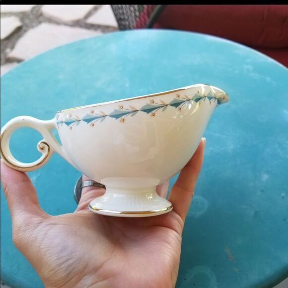 Vintage Maple syrup pitcher  - Picture 1 of 6